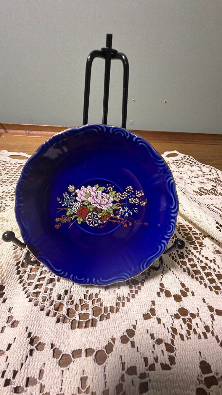 #85 vintage Japanese cobalt blue porcelain trinket dish featuring a flower cart